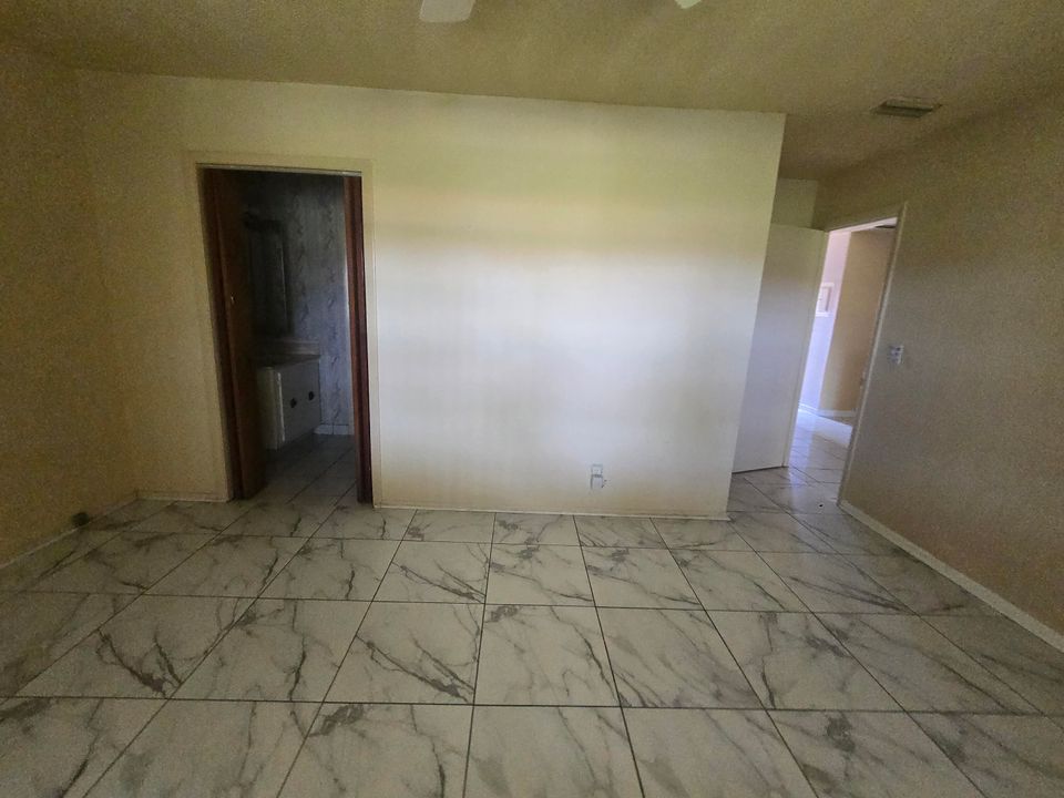 合同活跃: $119,000 (2 贝兹, 2 浴室, 1021 平方英尺)