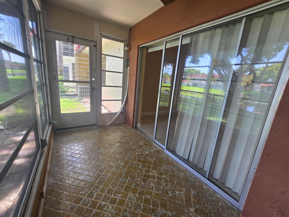 合同活跃: $119,000 (2 贝兹, 2 浴室, 1021 平方英尺)