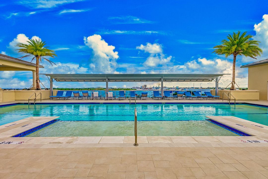 Activo con contrato: $8,500 (3 camas, 3 baños, 1800 Pies cuadrados)