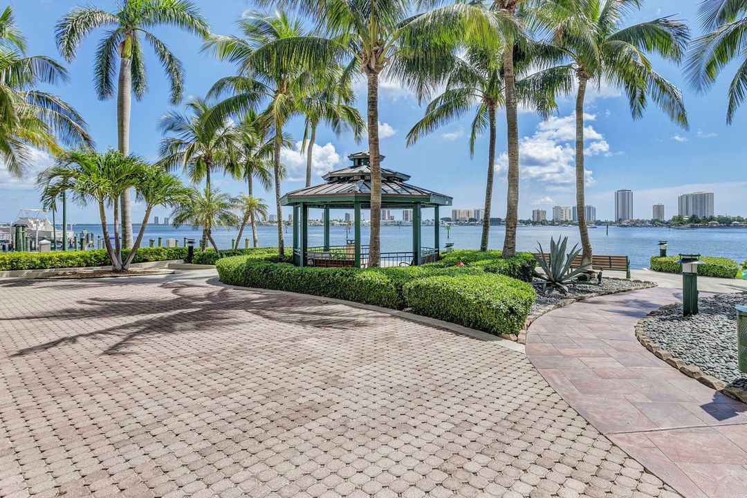 Activo con contrato: $8,500 (3 camas, 3 baños, 1800 Pies cuadrados)