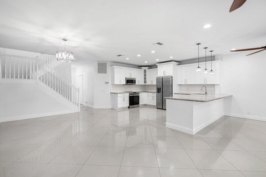 Active With Contract: $3,600 (2 beds, 2 baths, 1545 Square Feet)