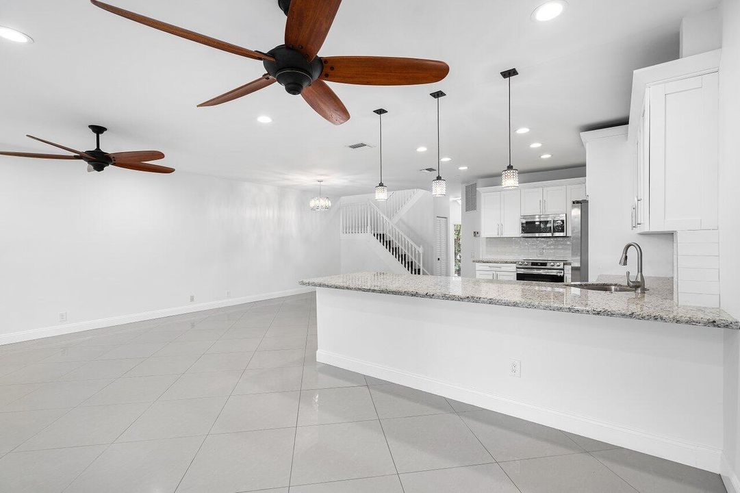 Active With Contract: $3,600 (2 beds, 2 baths, 1545 Square Feet)