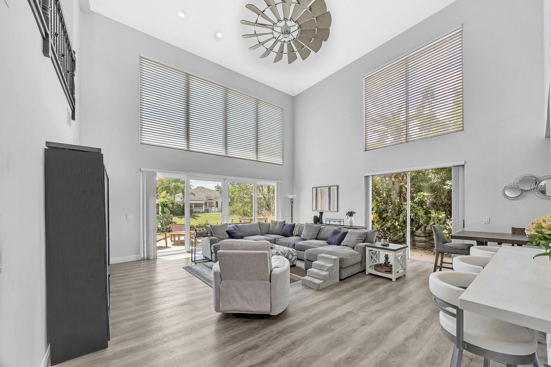 Под контрактом: $6,000 (3 спален, 2 ванн, 2636 Квадратных фут)