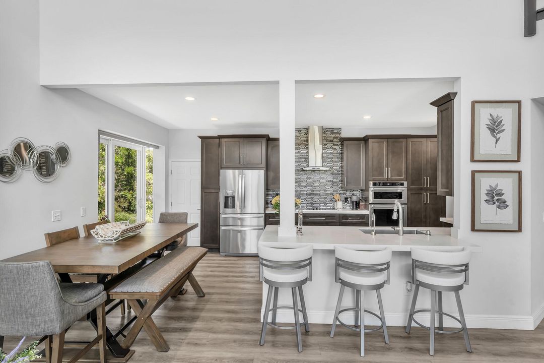 Под контрактом: $6,000 (3 спален, 2 ванн, 2636 Квадратных фут)