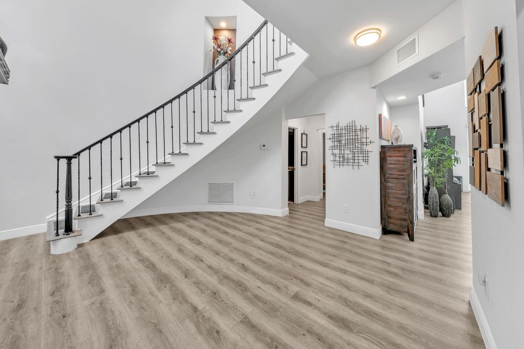 Под контрактом: $6,000 (3 спален, 2 ванн, 2636 Квадратных фут)