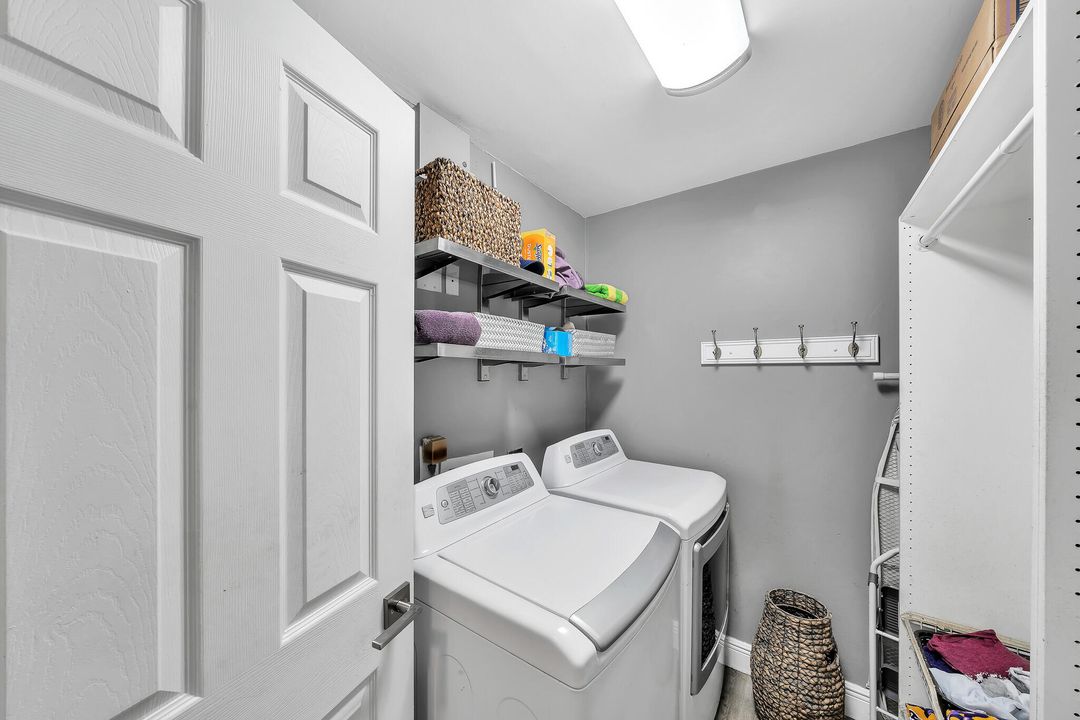 Под контрактом: $6,000 (3 спален, 2 ванн, 2636 Квадратных фут)