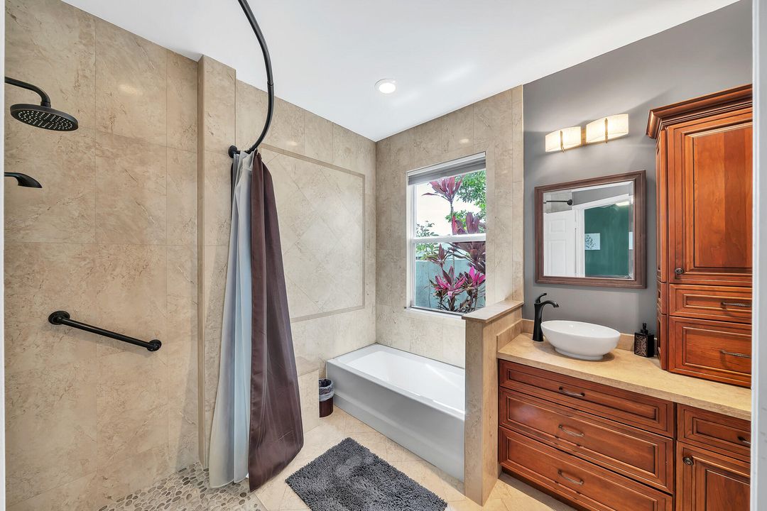 Под контрактом: $6,000 (3 спален, 2 ванн, 2636 Квадратных фут)