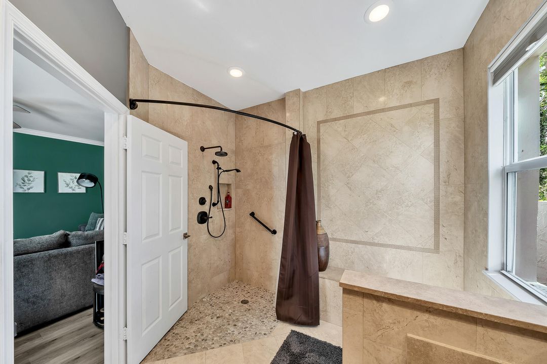 Под контрактом: $6,000 (3 спален, 2 ванн, 2636 Квадратных фут)