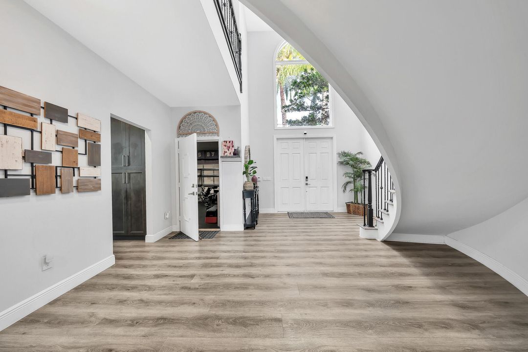 Под контрактом: $6,000 (3 спален, 2 ванн, 2636 Квадратных фут)