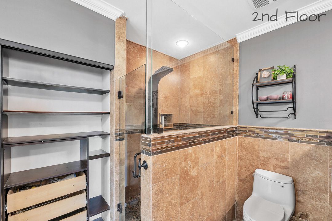 Под контрактом: $6,000 (3 спален, 2 ванн, 2636 Квадратных фут)