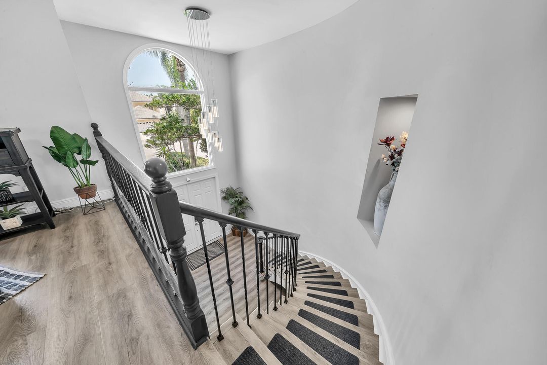 Под контрактом: $6,000 (3 спален, 2 ванн, 2636 Квадратных фут)