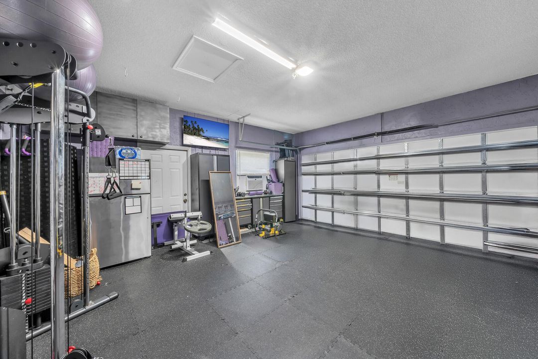 Под контрактом: $6,000 (3 спален, 2 ванн, 2636 Квадратных фут)