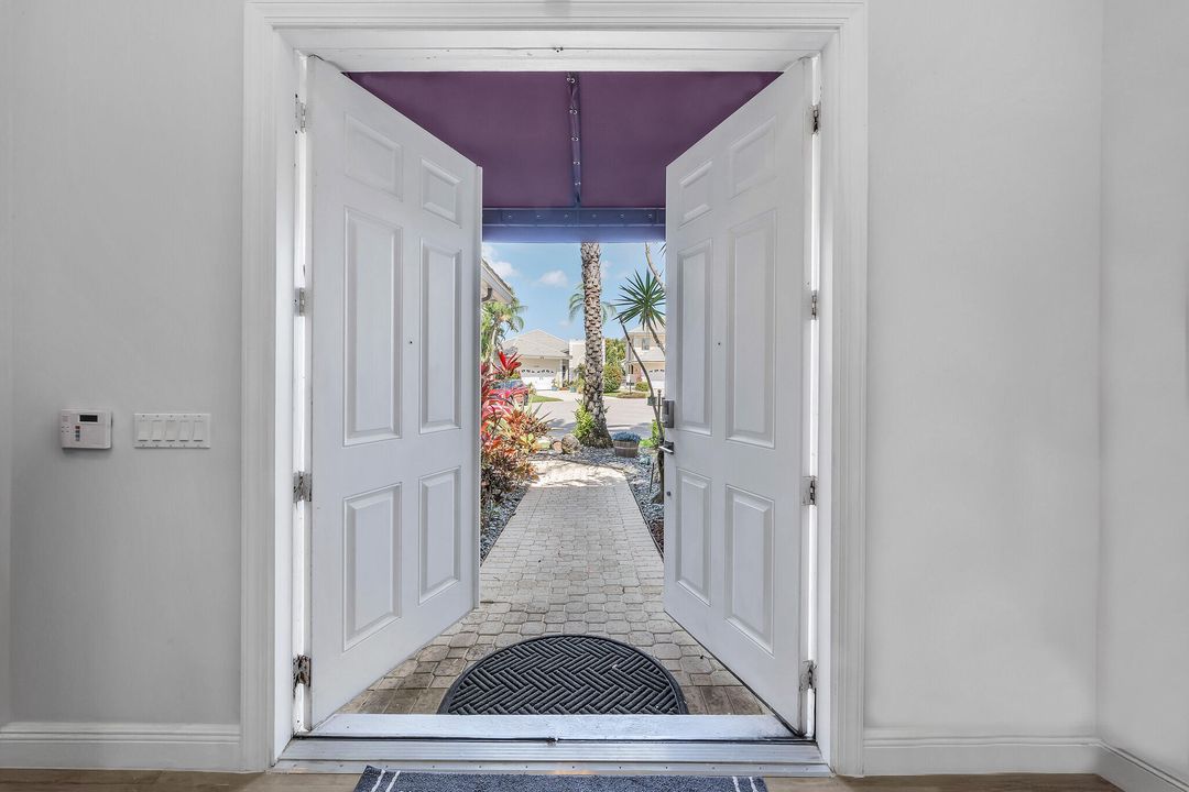 Под контрактом: $6,000 (3 спален, 2 ванн, 2636 Квадратных фут)