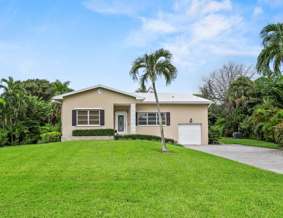 Vendido Recientemente: $895,000 (4 camas, 2 baños, 2310 Pies cuadrados)