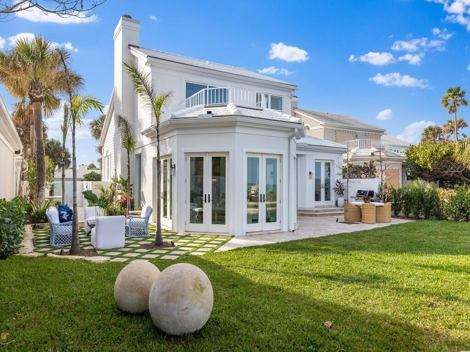 For Sale: $3,995,000 (3 beds, 3 baths, 2600 Square Feet)