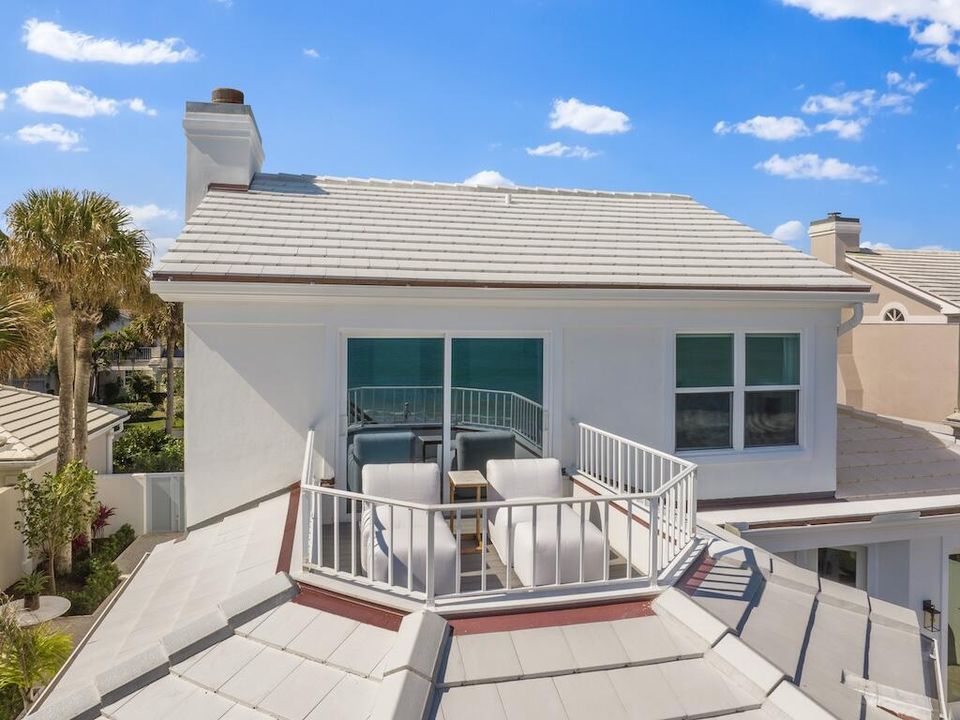 For Sale: $3,995,000 (3 beds, 3 baths, 2600 Square Feet)