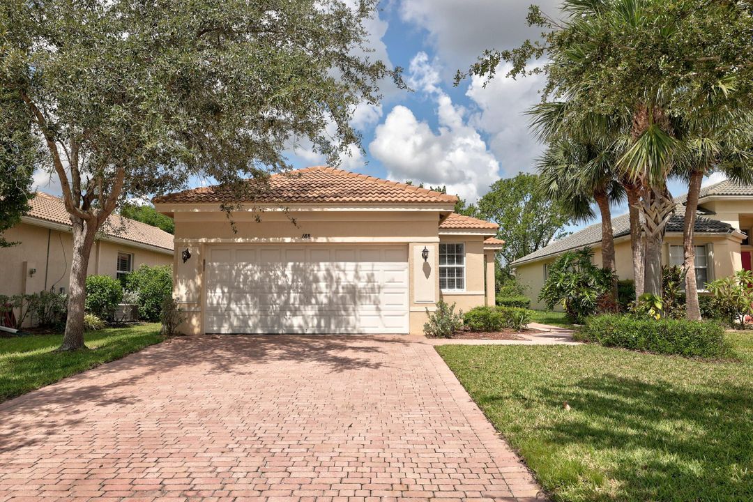 Active With Contract: $2,350 (3 beds, 2 baths, 1473 Square Feet)