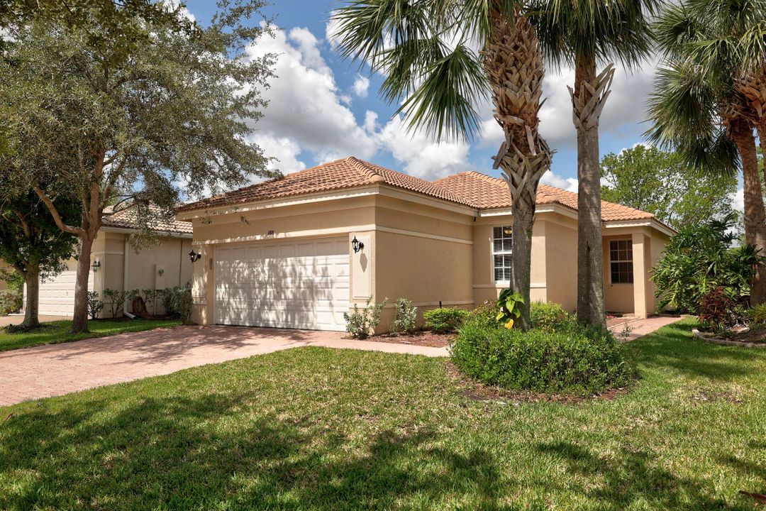 Active With Contract: $2,350 (3 beds, 2 baths, 1473 Square Feet)