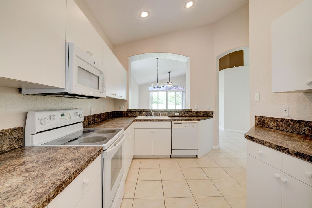 Active With Contract: $2,350 (3 beds, 2 baths, 1473 Square Feet)