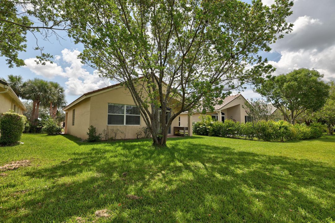 Active With Contract: $2,350 (3 beds, 2 baths, 1473 Square Feet)