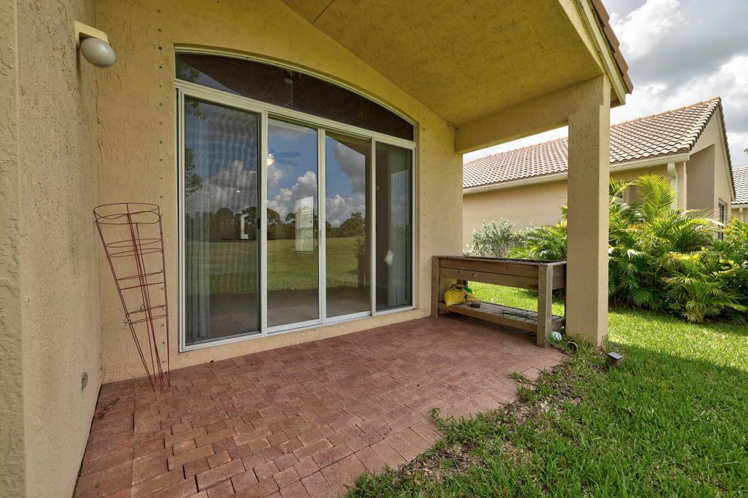 Active With Contract: $2,350 (3 beds, 2 baths, 1473 Square Feet)