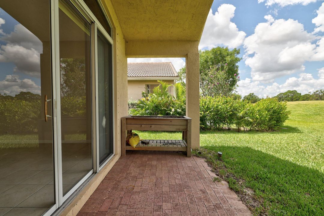 Active With Contract: $2,350 (3 beds, 2 baths, 1473 Square Feet)