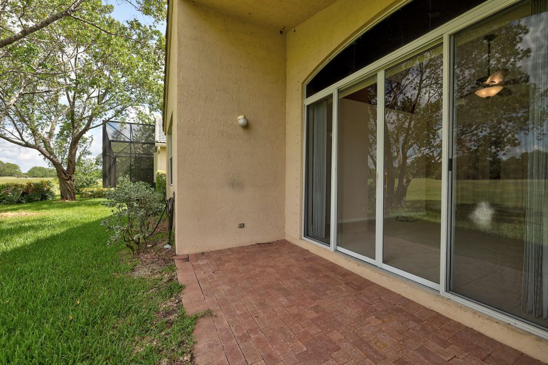 Active With Contract: $2,350 (3 beds, 2 baths, 1473 Square Feet)