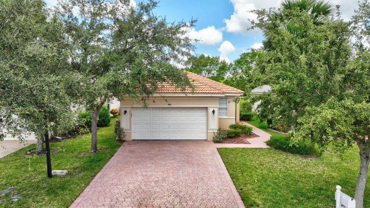 Active With Contract: $2,350 (3 beds, 2 baths, 1473 Square Feet)