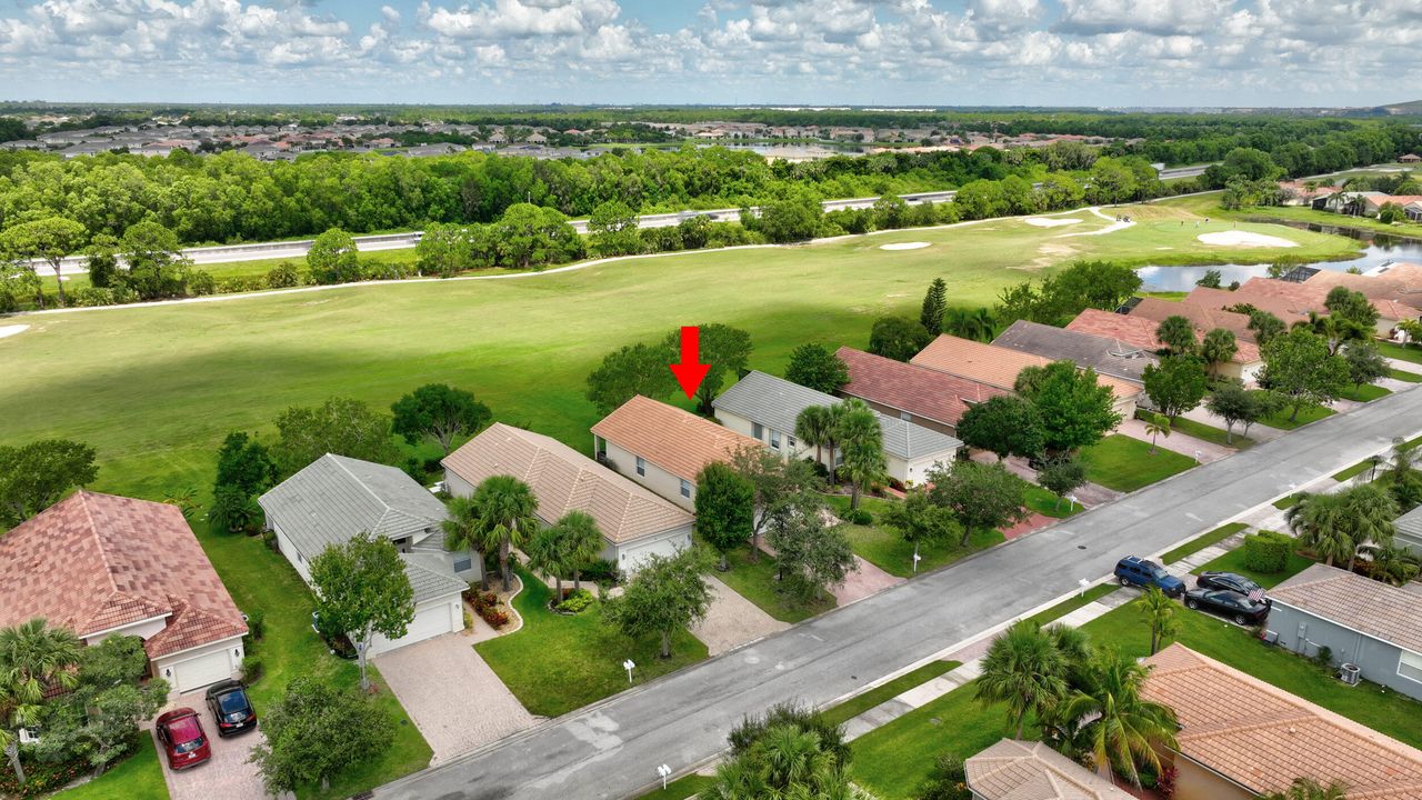 Active With Contract: $2,350 (3 beds, 2 baths, 1473 Square Feet)