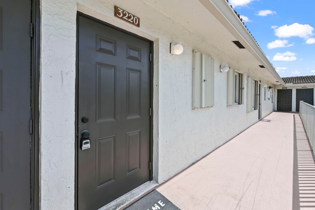 待售: $164,900 (2 贝兹, 2 浴室, 825 平方英尺)