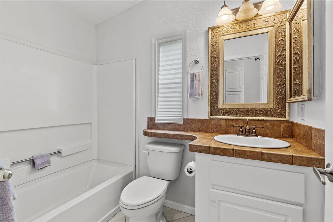 合同活跃: $162,900 (2 贝兹, 2 浴室, 1502 平方英尺)