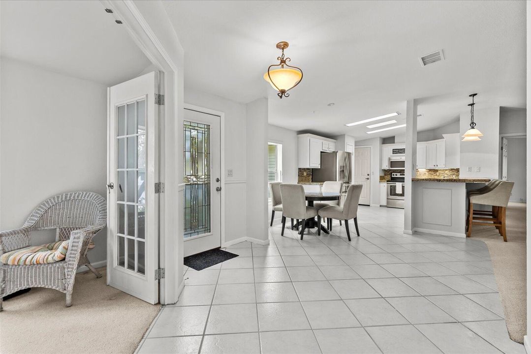 合同活跃: $162,900 (2 贝兹, 2 浴室, 1502 平方英尺)