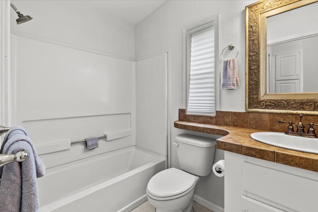 合同活跃: $162,900 (2 贝兹, 2 浴室, 1502 平方英尺)