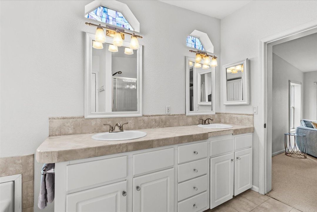 合同活跃: $162,900 (2 贝兹, 2 浴室, 1502 平方英尺)