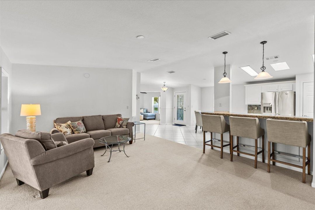 合同活跃: $162,900 (2 贝兹, 2 浴室, 1502 平方英尺)