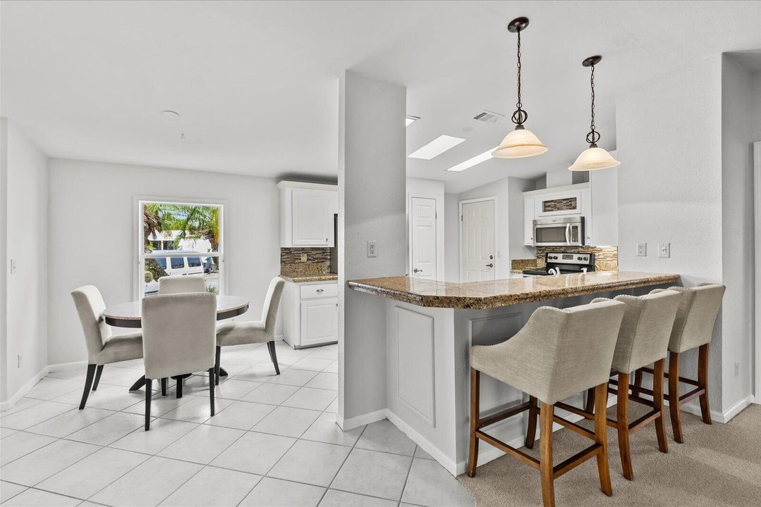 合同活跃: $162,900 (2 贝兹, 2 浴室, 1502 平方英尺)