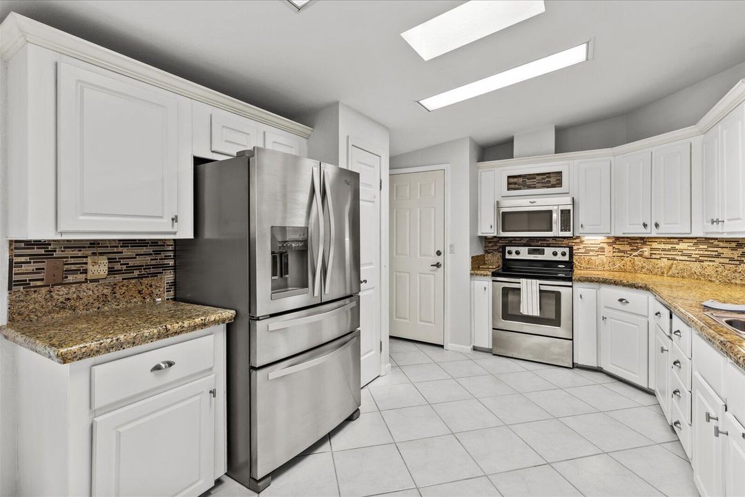 合同活跃: $162,900 (2 贝兹, 2 浴室, 1502 平方英尺)