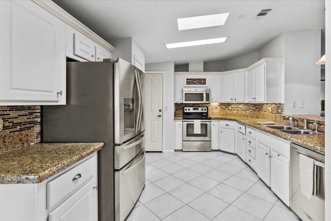 合同活跃: $162,900 (2 贝兹, 2 浴室, 1502 平方英尺)