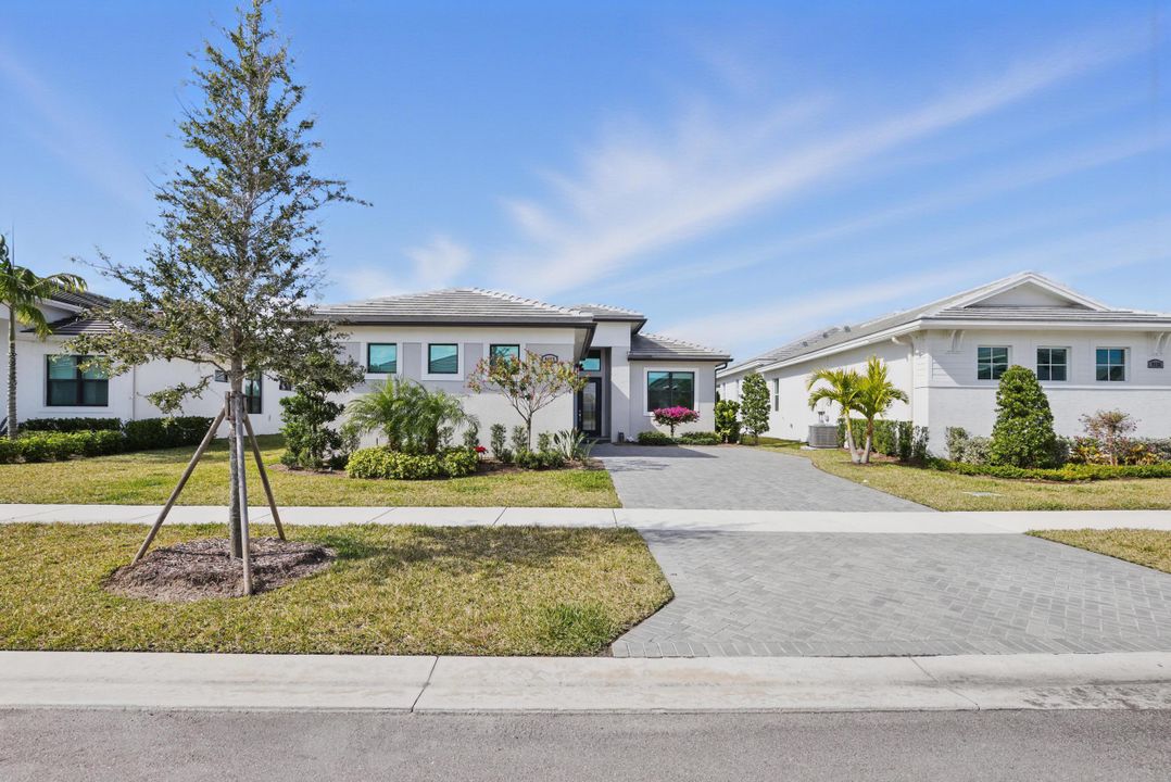 Recently Sold: $615,000 (3 beds, 3 baths, 2197 Square Feet)