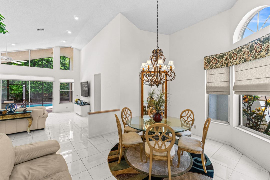 Activo con contrato: $14,000 (3 camas, 2 baños, 2204 Pies cuadrados)