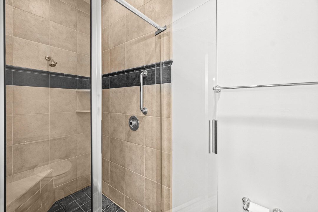 Activo con contrato: $14,000 (3 camas, 2 baños, 2204 Pies cuadrados)