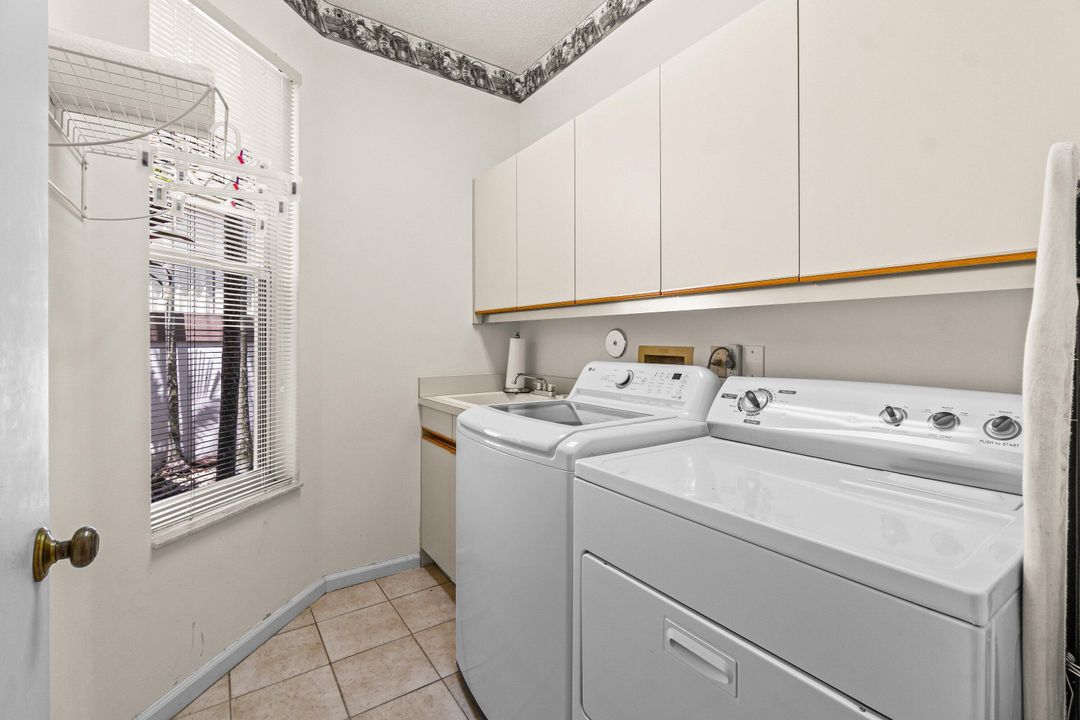 Activo con contrato: $14,000 (3 camas, 2 baños, 2204 Pies cuadrados)