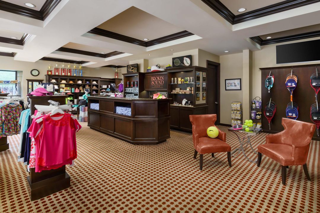 Activo con contrato: $14,000 (3 camas, 2 baños, 2204 Pies cuadrados)