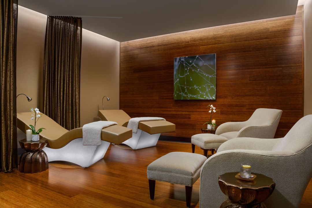 Activo con contrato: $14,000 (3 camas, 2 baños, 2204 Pies cuadrados)