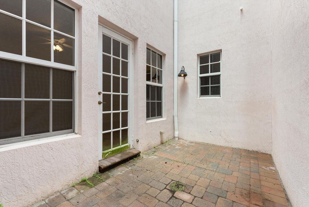 Active With Contract: $625,000 (3 beds, 2 baths, 2092 Square Feet)