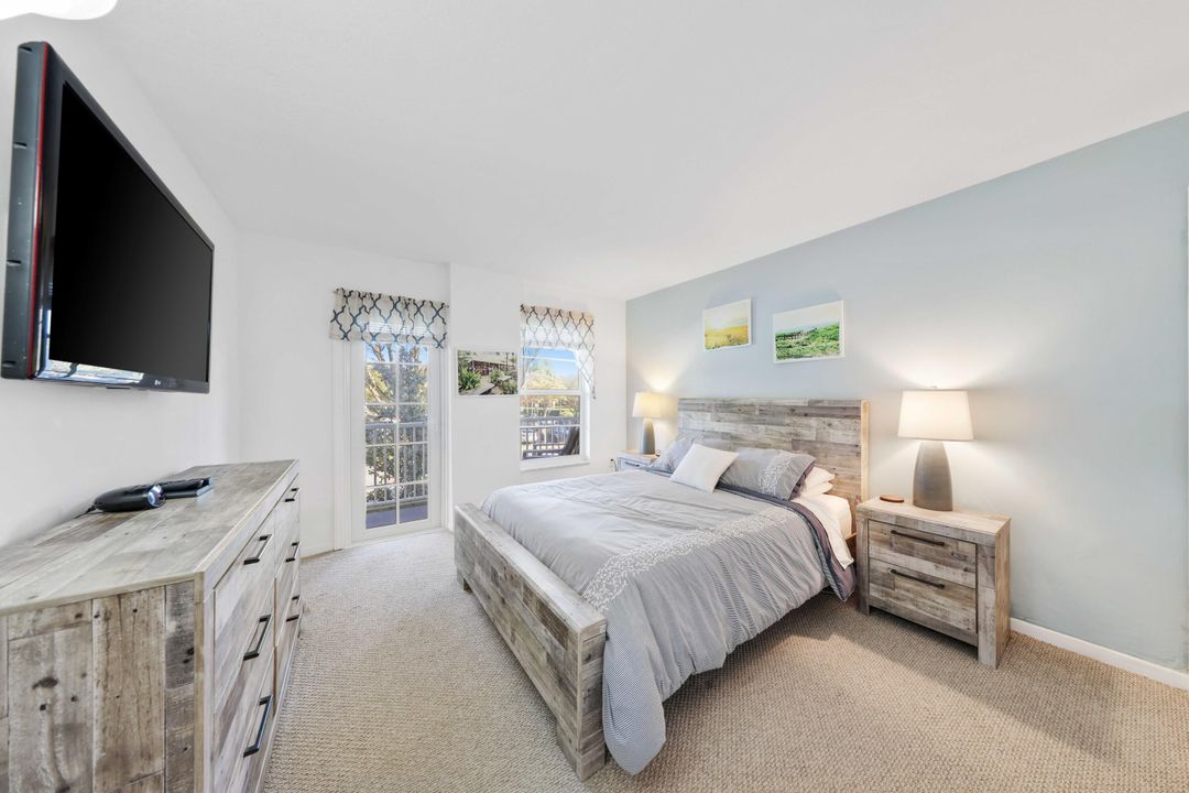 Под контрактом: $419,000 (2 спален, 2 ванн, 1093 Квадратных фут)