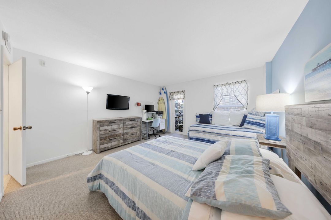 Под контрактом: $419,000 (2 спален, 2 ванн, 1093 Квадратных фут)