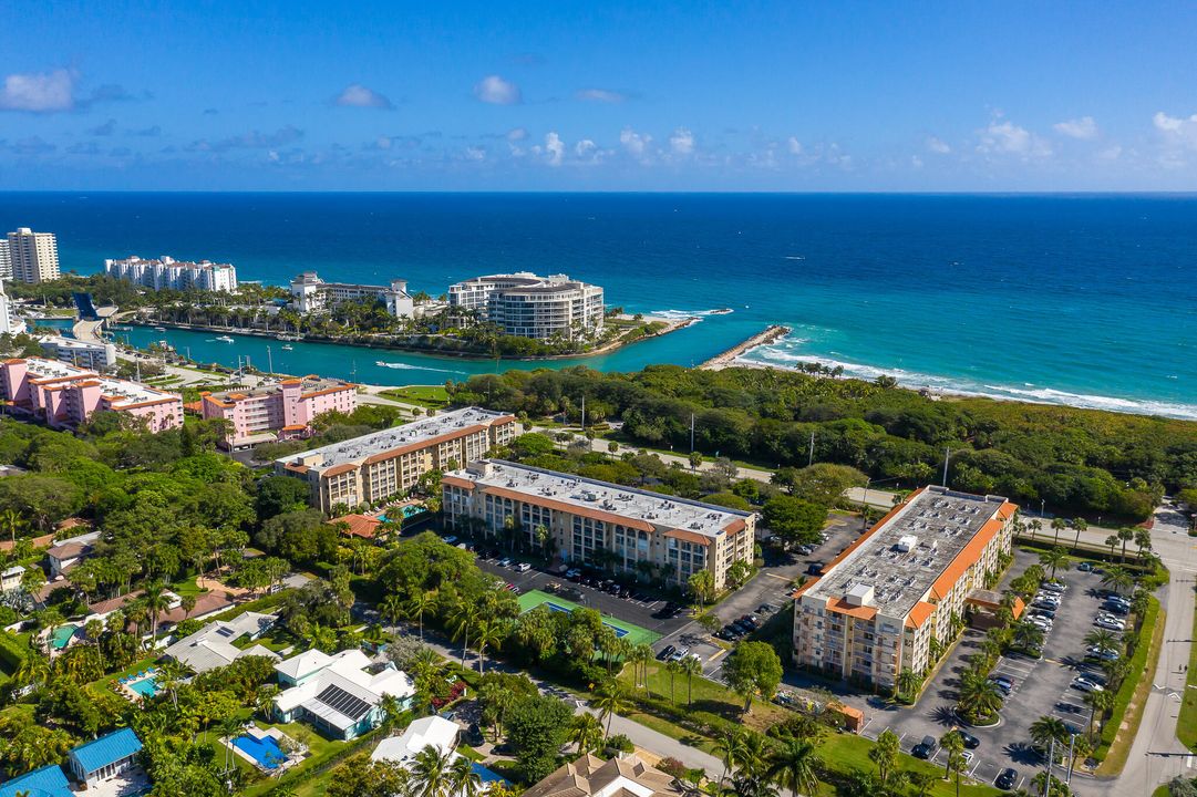 Под контрактом: $419,000 (2 спален, 2 ванн, 1093 Квадратных фут)