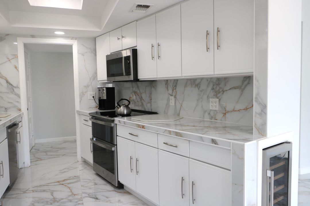 For Sale: $320,000 (2 beds, 2 baths, 1537 Square Feet)