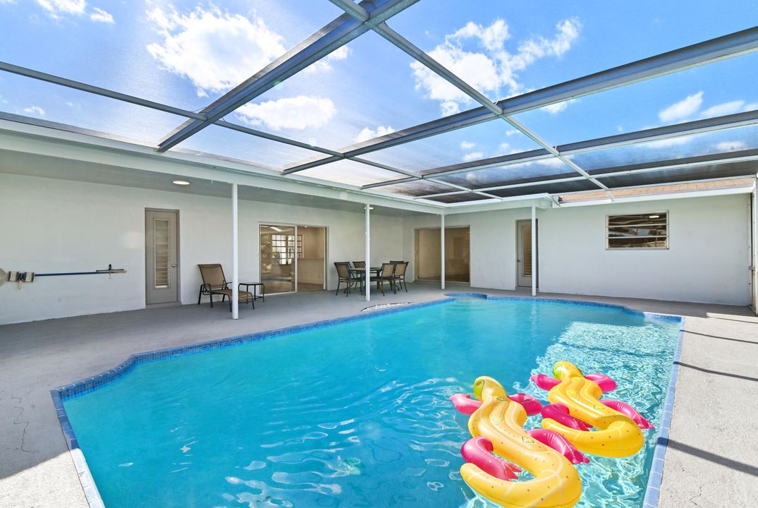 For Sale: $675,000 (3 beds, 2 baths, 1637 Square Feet)